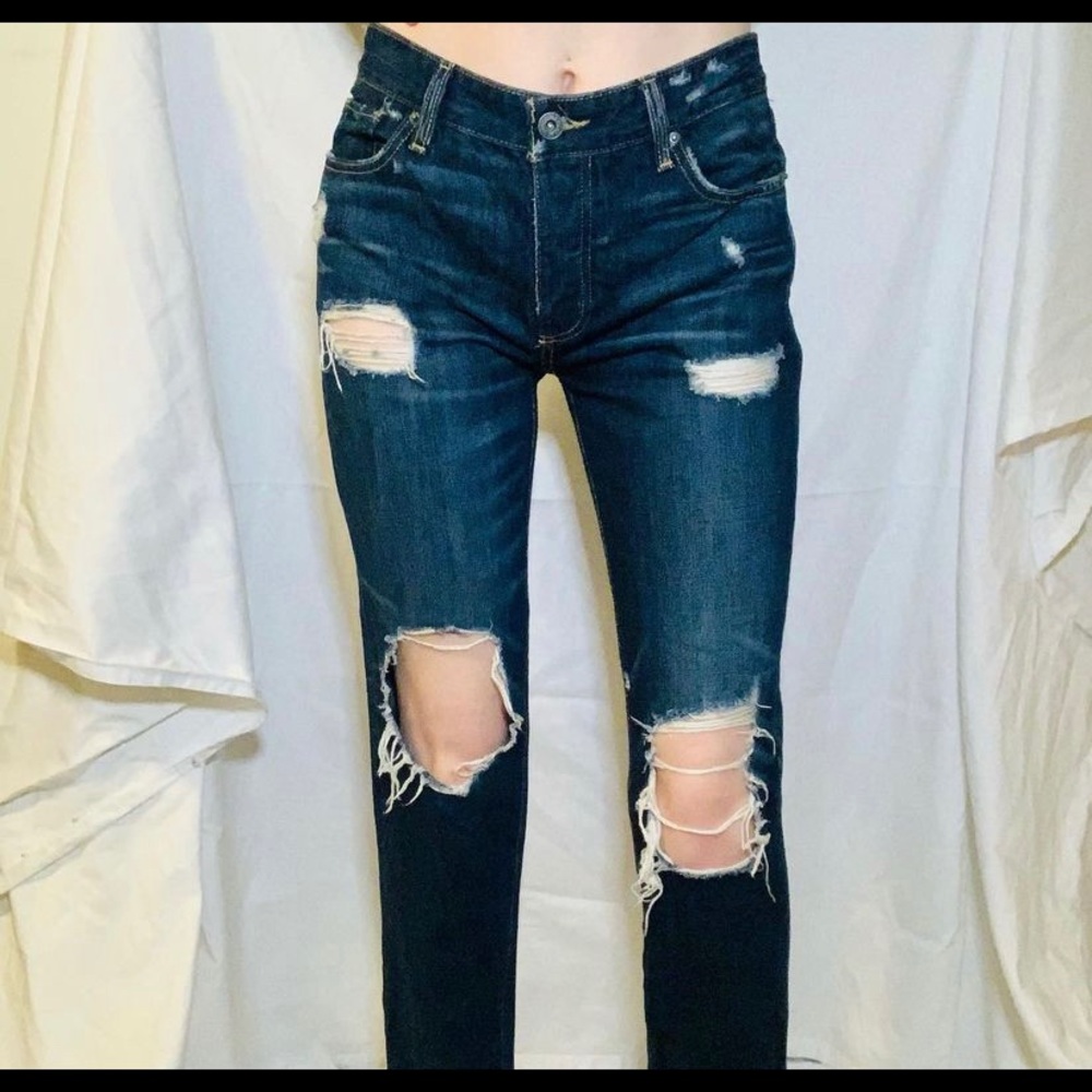 Super cute ripped jeans